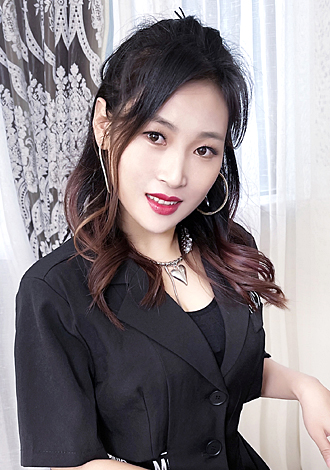 Date the member of your dreams: Xia from Jinan, Asian member for romantic companionship